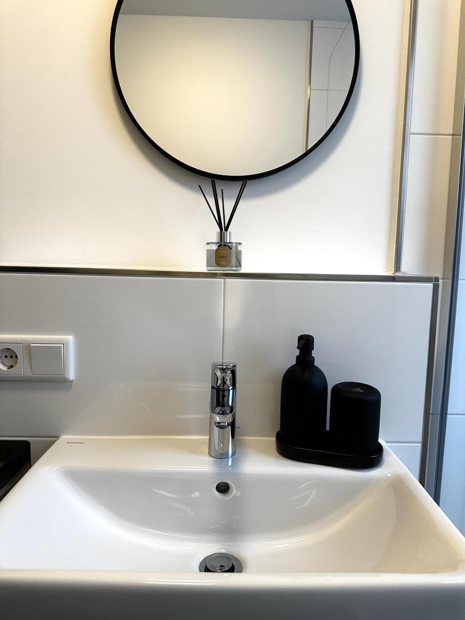 Rtr Essen - Fuer Bis Zu 8 Personen - Voll Ausgestattet - Zentral Limbecker Platz - Messe - Uniklinikum - Smart Tv - Modern Daire Dış mekan fotoğraf