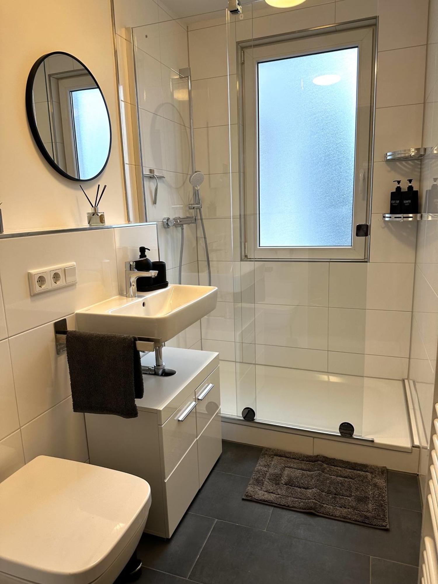 Rtr Essen - Fuer Bis Zu 8 Personen - Voll Ausgestattet - Zentral Limbecker Platz - Messe - Uniklinikum - Smart Tv - Modern Daire Dış mekan fotoğraf